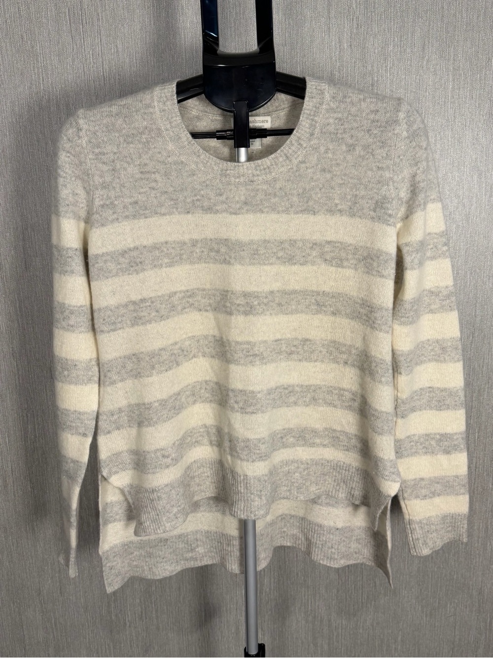 100% Cashmere Striped Crewneck Sweater in Cream and Light Gray Size Medium